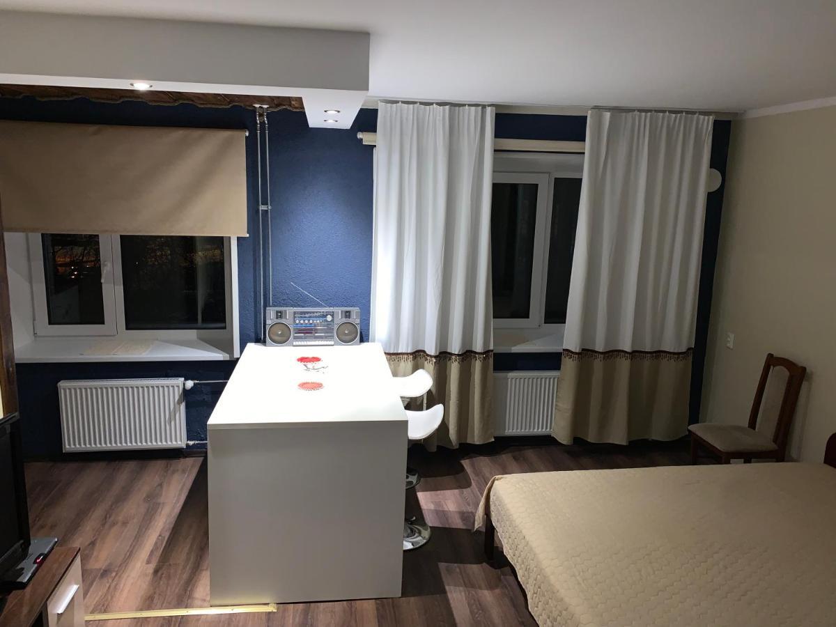 Riia 10, 2-Bedroom Apartment - 2 Big Beds 1 Extra Bed-Parking Free Tartu Exterior foto