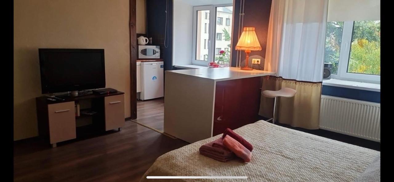 Riia 10, 2-Bedroom Apartment - 2 Big Beds 1 Extra Bed-Parking Free Tartu Exterior foto