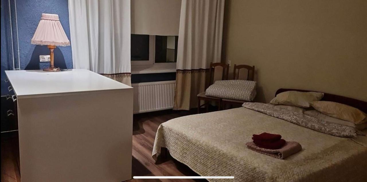 Riia 10, 2-Bedroom Apartment - 2 Big Beds 1 Extra Bed-Parking Free Tartu Exterior foto