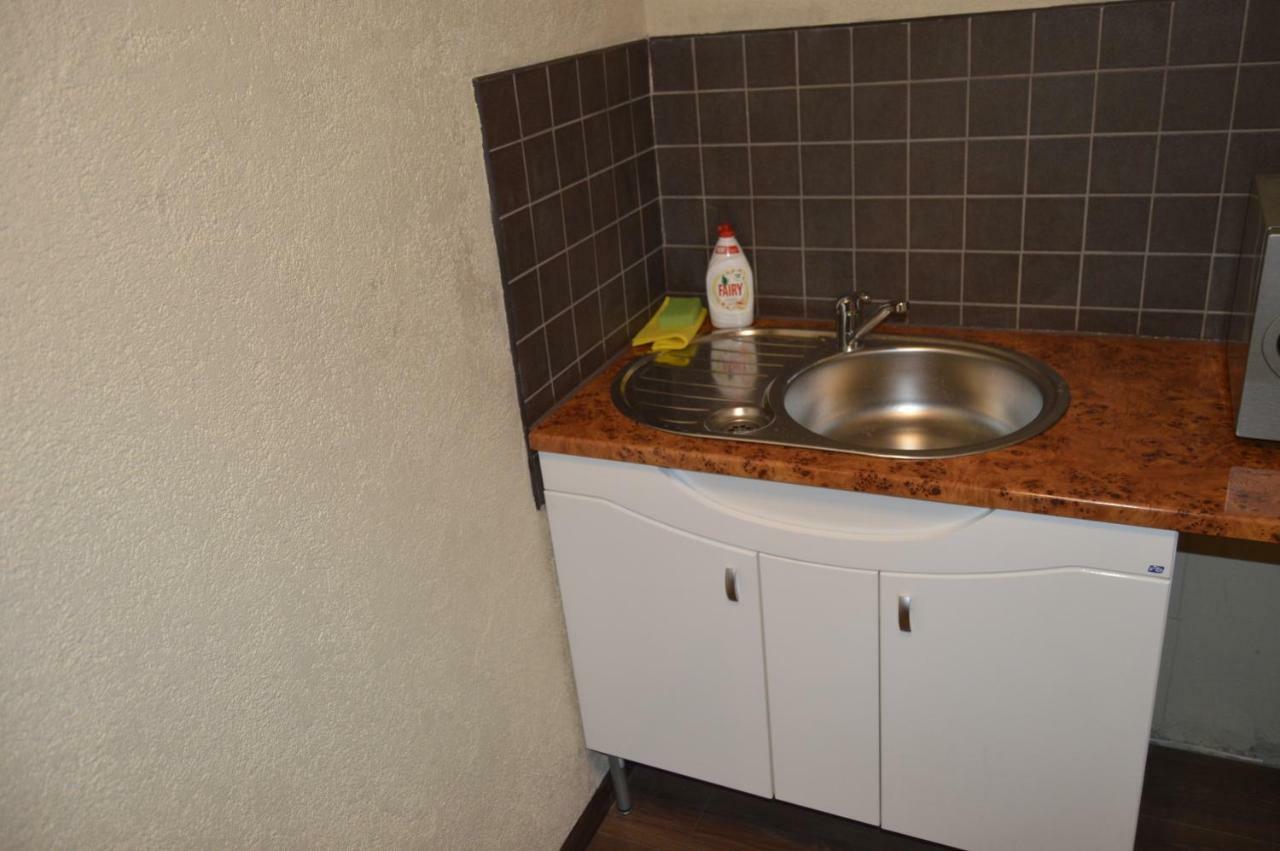 Riia 10, 2-Bedroom Apartment - 2 Big Beds 1 Extra Bed-Parking Free Tartu Exterior foto